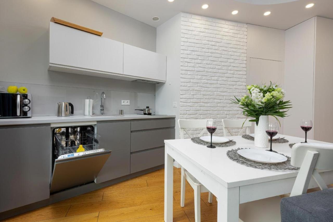 Modern Apartment With Pool Near Golden Terraces Βαρσοβία Εξωτερικό φωτογραφία