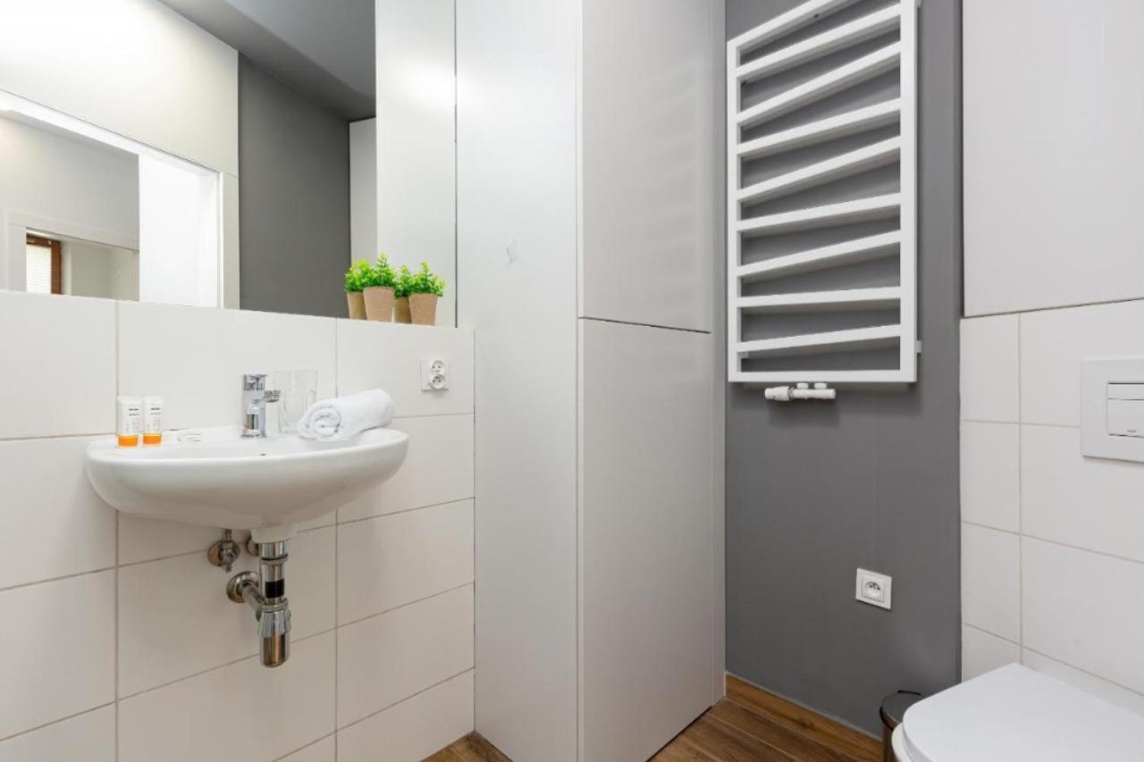 Modern Apartment With Pool Near Golden Terraces Βαρσοβία Εξωτερικό φωτογραφία